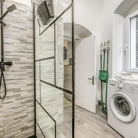 Casa Di Lilo Sanremo Historic Center Apartment | Sleeps 4 | A/C - Happy Rentals Διαμέρισμα